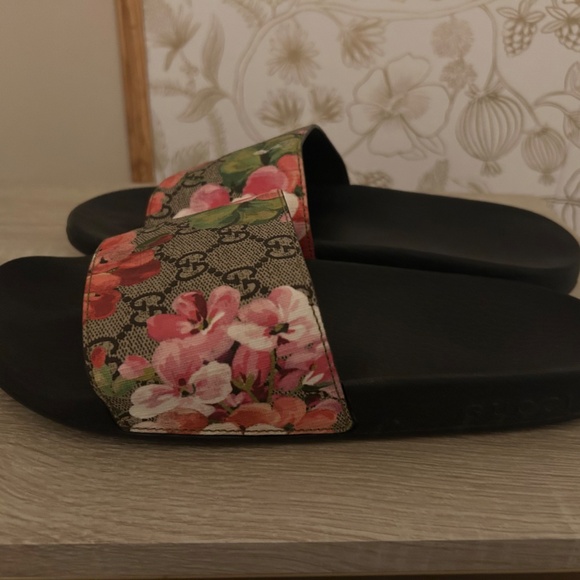 Gucci Persuit Slide Sandal - Picture 5 of 10